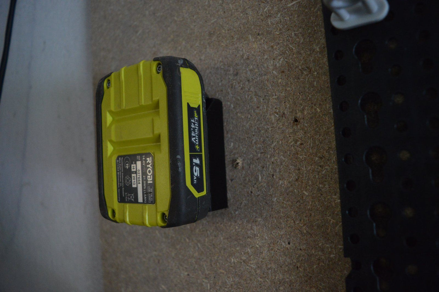 RYOBI 14,4V Akku Halterung Wandhalterung mit Schrauben