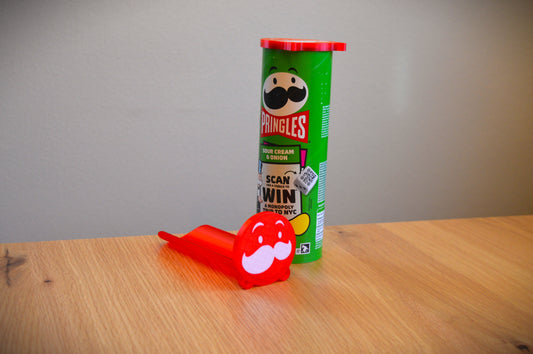 Pringels Spender mit Deckel