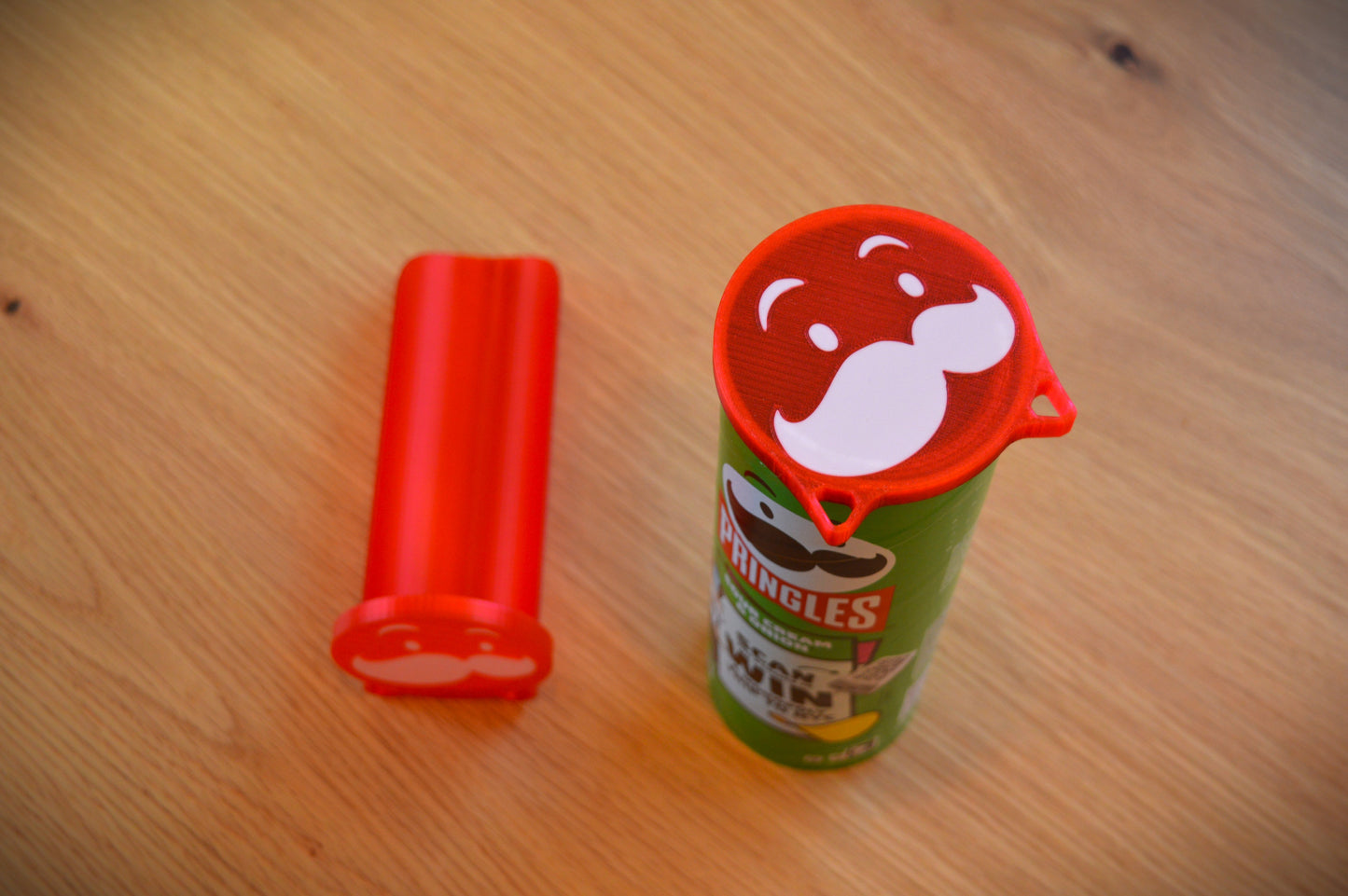 Pringels Spender mit Deckel