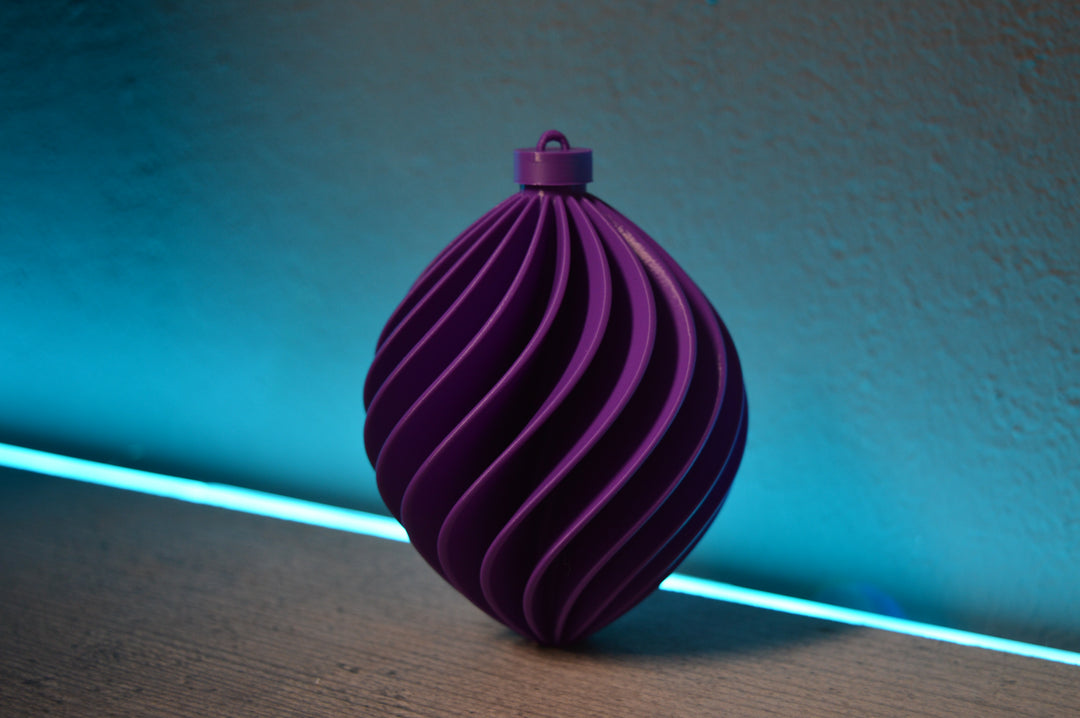 Christbaumkugel Lila moderne Weihnachtsdekoration aus nachhaltigen Rohstoffen - Maik Söllner