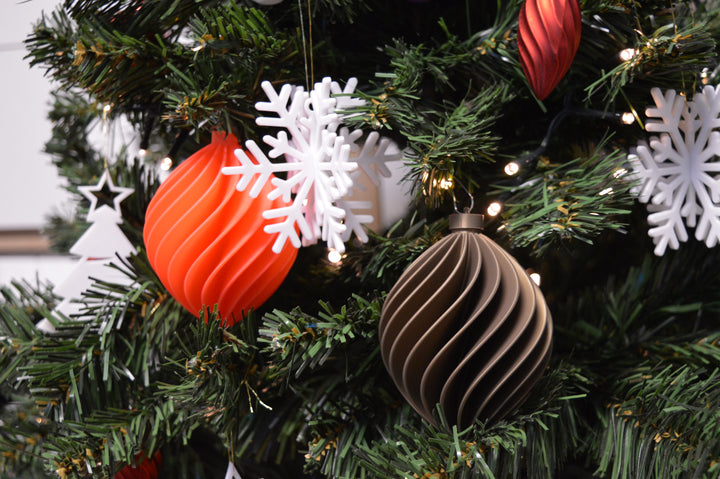 Christbaumkugeln moderne Weihnachtsdekoration aus nachhaltigen Rohstoffen - Maik Söllner