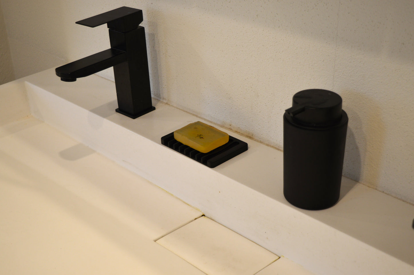 Modern soap dish