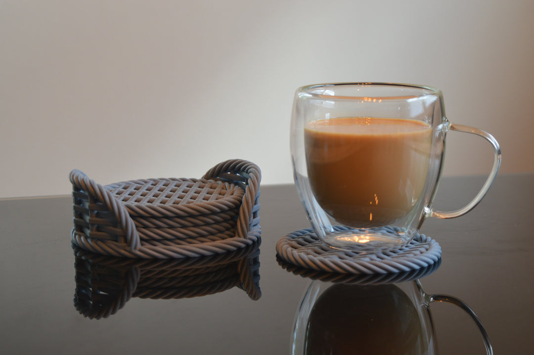 5er Untersetzer-Set mit Halter – Rattan-Optik